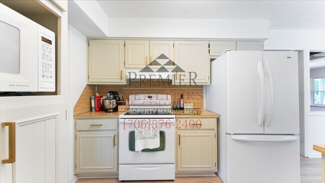 Building Photo - 3940 Biltmore Dr