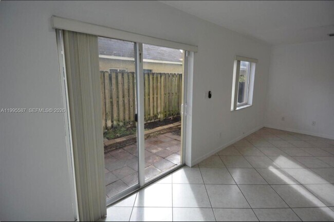 Building Photo - 324 NE 3rd St