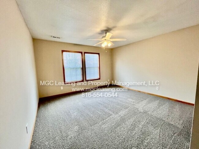 Building Photo - Beautiful Ranch-Style Duplex in Peculiar, MO - Available 09/22/26
