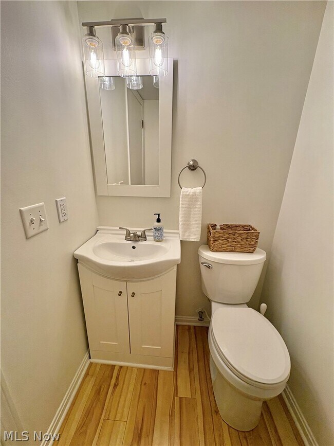 Building Photo - 6910 Carriage Hill Dr