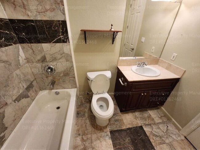 Building Photo - 4 bedroom 3 FULL bath/ 3 CAR Garage.. 2418...