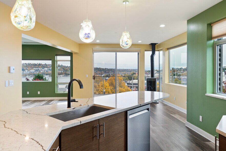 Building Photo - 2731 Boylston Ave E