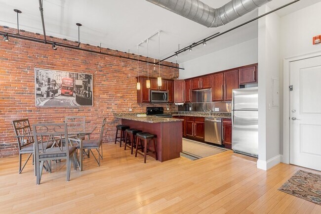 Building Photo - 61 Market St