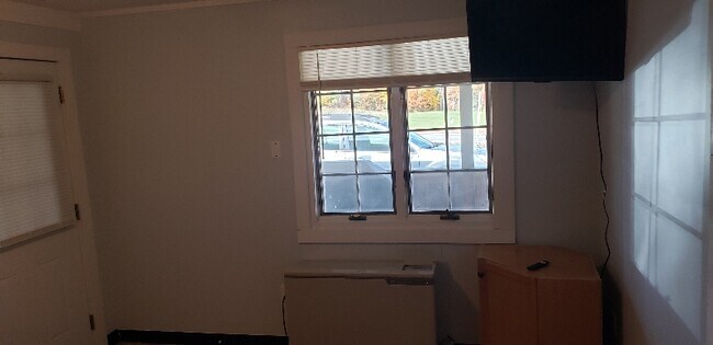 Building Photo - 162 Lancaster Rd