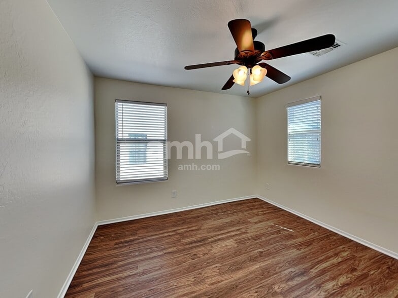 Building Photo - 12119 W Range Mule Dr