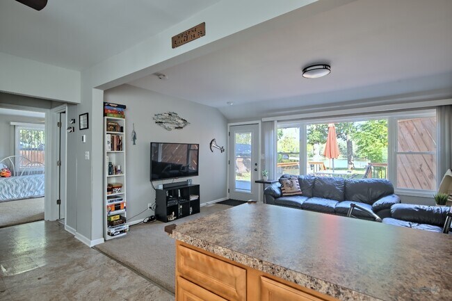 Building Photo - 4228 Riverside Dr