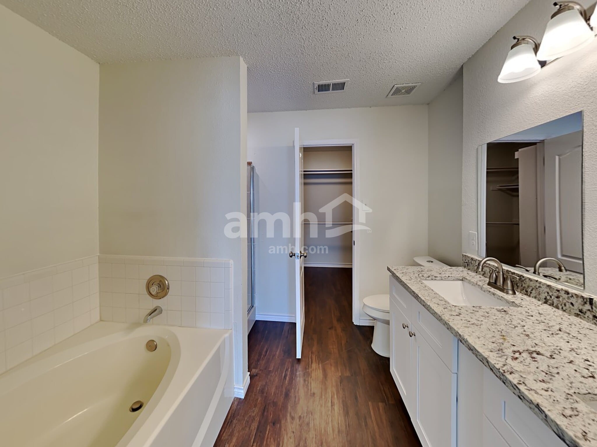 Building Photo - 8113 Lake Haven Dr