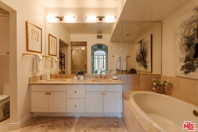 Building Photo - 11847 Gorham Ave