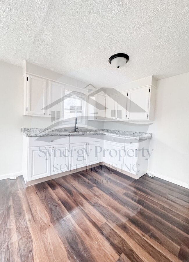 Building Photo - Madison Home