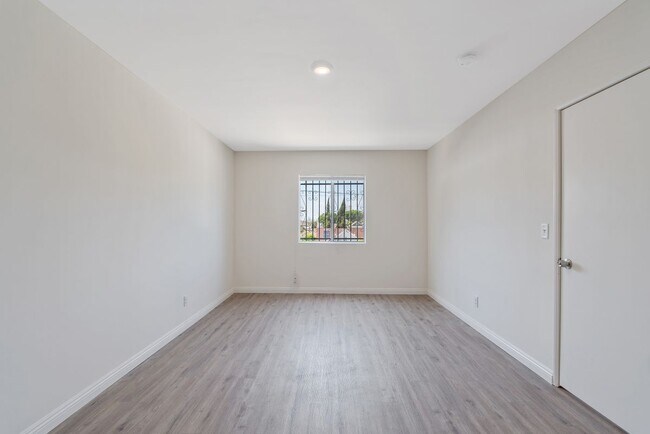 Building Photo - 945 N Ditman Ave