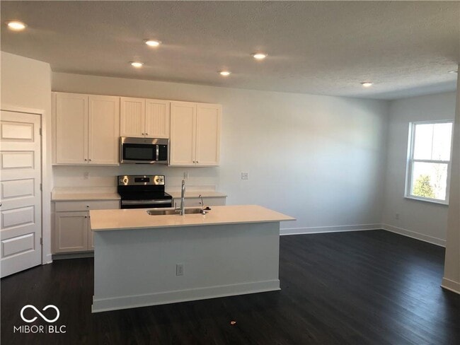 Building Photo - 6396 Apperson Dr