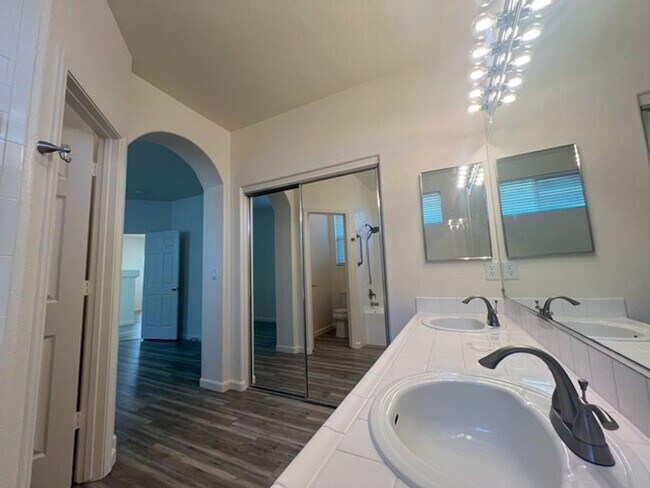 Building Photo - Stunning Views - Three Bedroom in Heron...