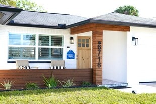 Front Entrance - 6716 Arroyo Dr