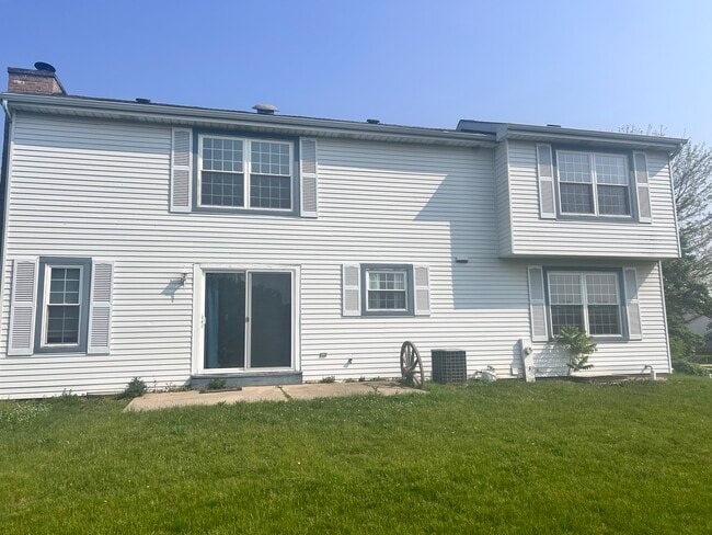 Building Photo - 646 White Ct
