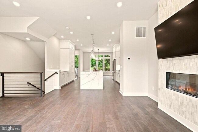 Building Photo - 11630 American Dream Way