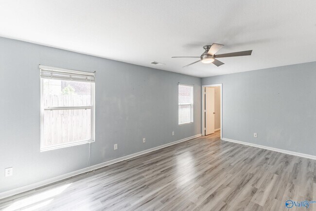 Building Photo - 163 Sedgewick Dr