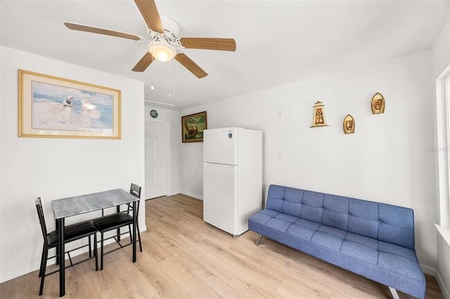 Building Photo - 8825 Oak St