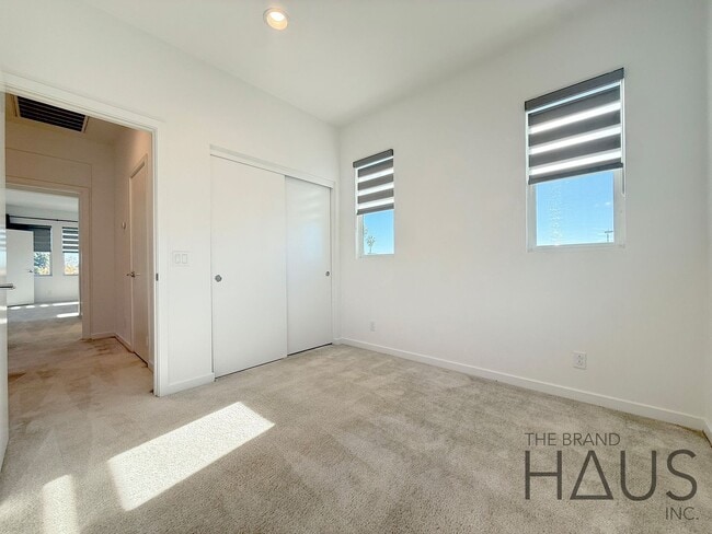 Building Photo - Modern Farmhouse-Style 2Bed 2.5Bath Twenty8 Walk Gated Community