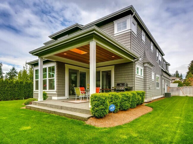 Building Photo - Highly desirable location and floor plan.