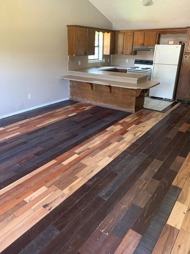 Building Photo - 2402 Taft St