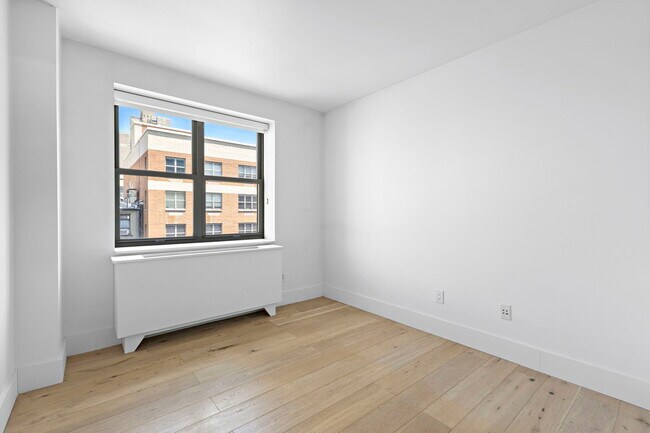 Building Photo - 516 W 47th St
