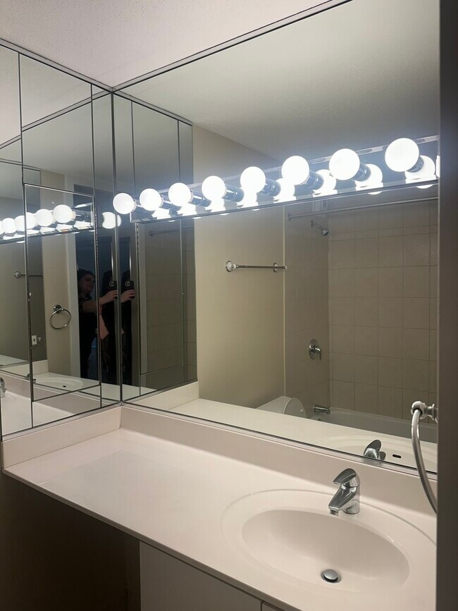 Building Photo - 405 N Wabash Ave