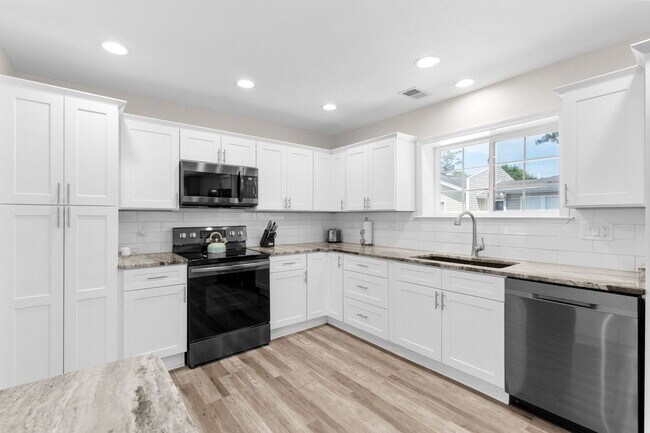 Building Photo - 433 Belle Dr