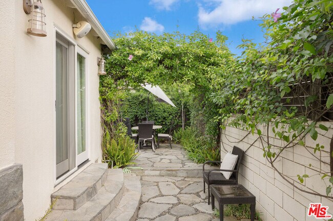 Building Photo - 1039 26th St