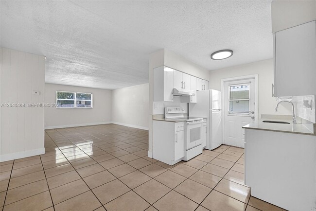 Building Photo - 861 SW 74th Terrace