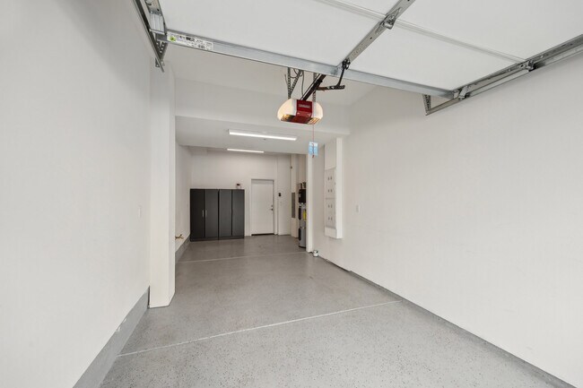 Building Photo - 172 Uptown Cir