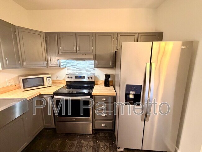Building Photo - 3923 W Buchanan Dr