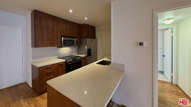 Building Photo - 1134 Alta Loma Rd