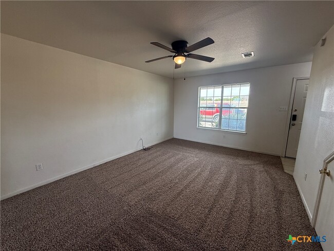 Building Photo - 705 S Amy Ln