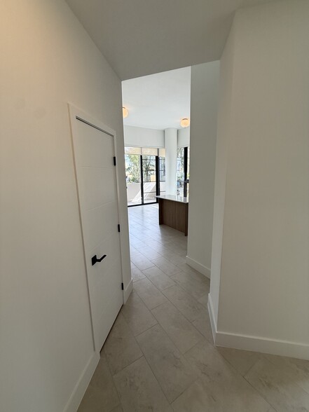 Building Photo - 2545 NE 183rd St