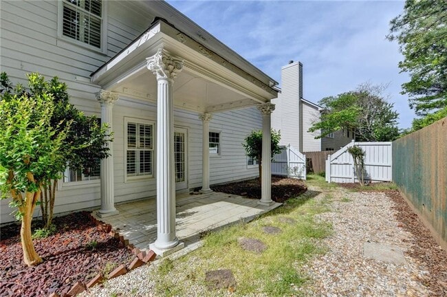 Building Photo - 2072 Fairport Way