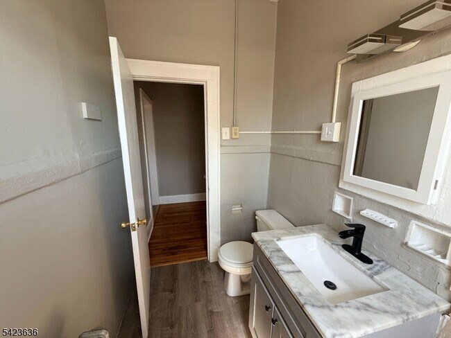 Building Photo - 16 Irving Ave