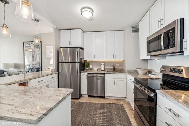 Building Photo - 1636 N Wells St