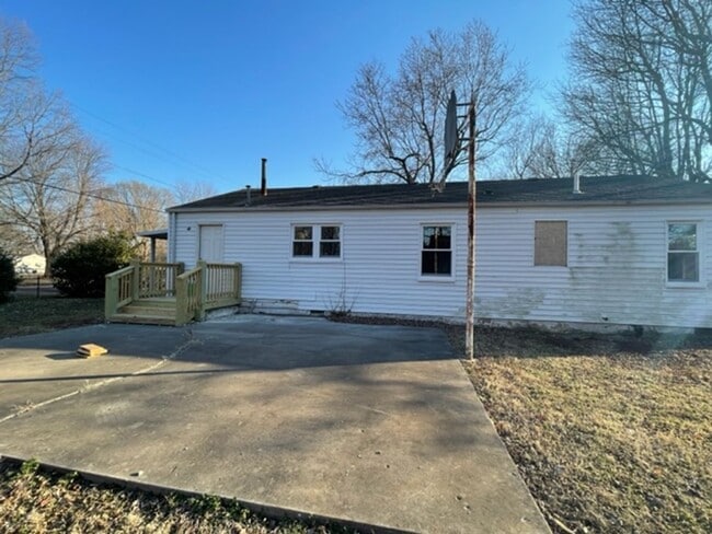 Building Photo - HUGE SHOP!  Updated 3 bedroom home in great location close to Mercy