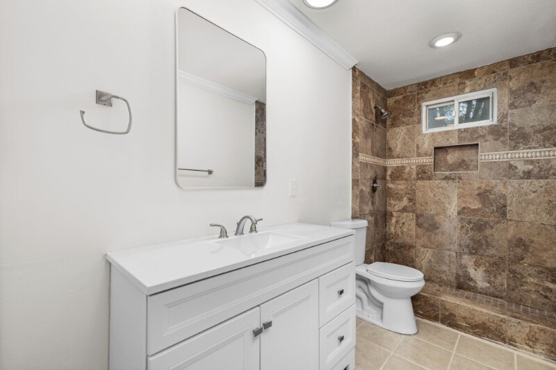 Building Photo - 1392 Langholm Dr