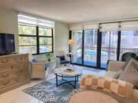Building Photo - 2 Royal Palm Way