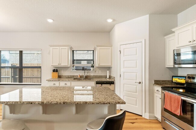 Building Photo - 224 Baycliff Dr