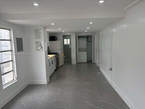 Building Photo - 1011 SW 5th St