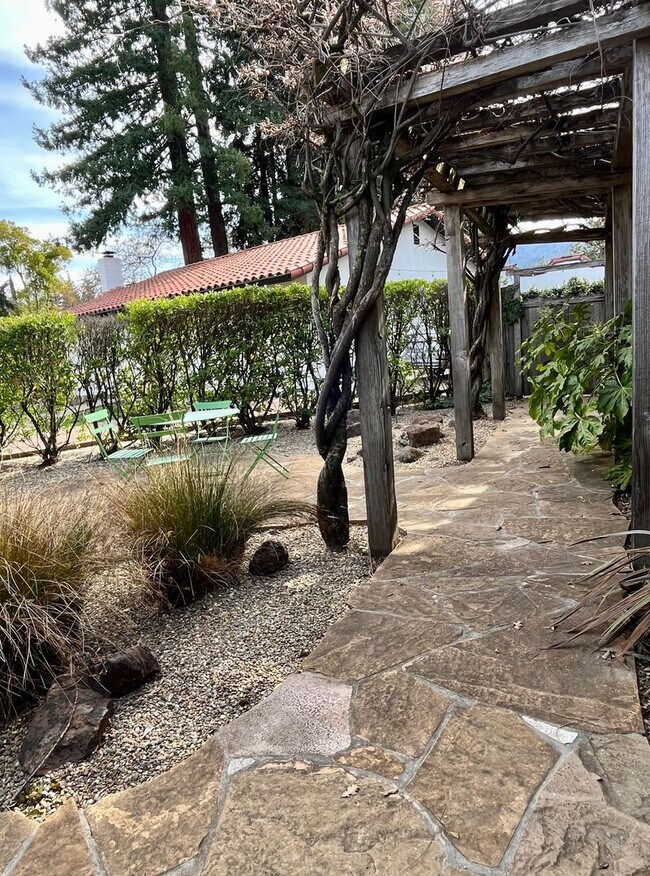 Building Photo - St. Helena Home on Cul-de-Sac with Creeksi...