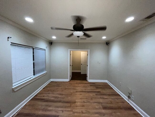 Building Photo - 3 bedrooms 1 bath