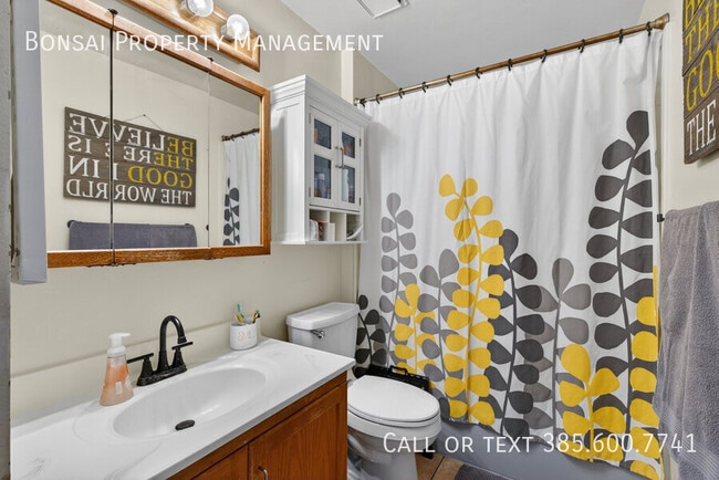 Building Photo - 894 N 160 W