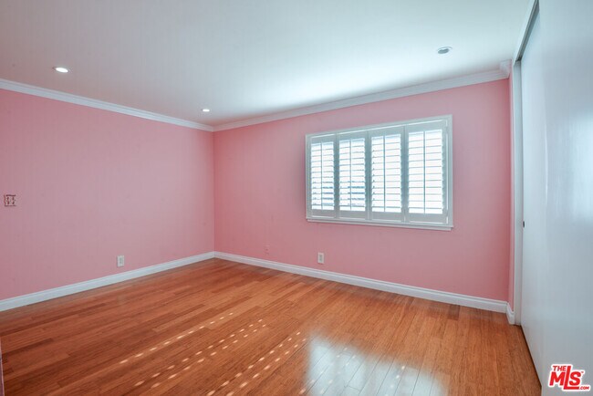 Building Photo - 3119 Hutton Dr