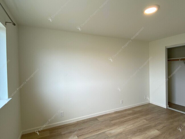 Building Photo - Bright Redmond Duplex — Steps from Umatilla Sports Complex, Garage & Fenced Yard