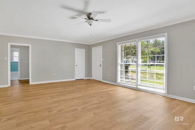 Building Photo - 703 Belrose Ave