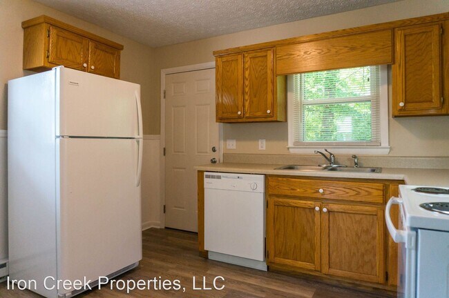 Building Photo - 250 Avena Rd