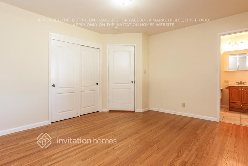 Building Photo - 1528 Vervais Ave